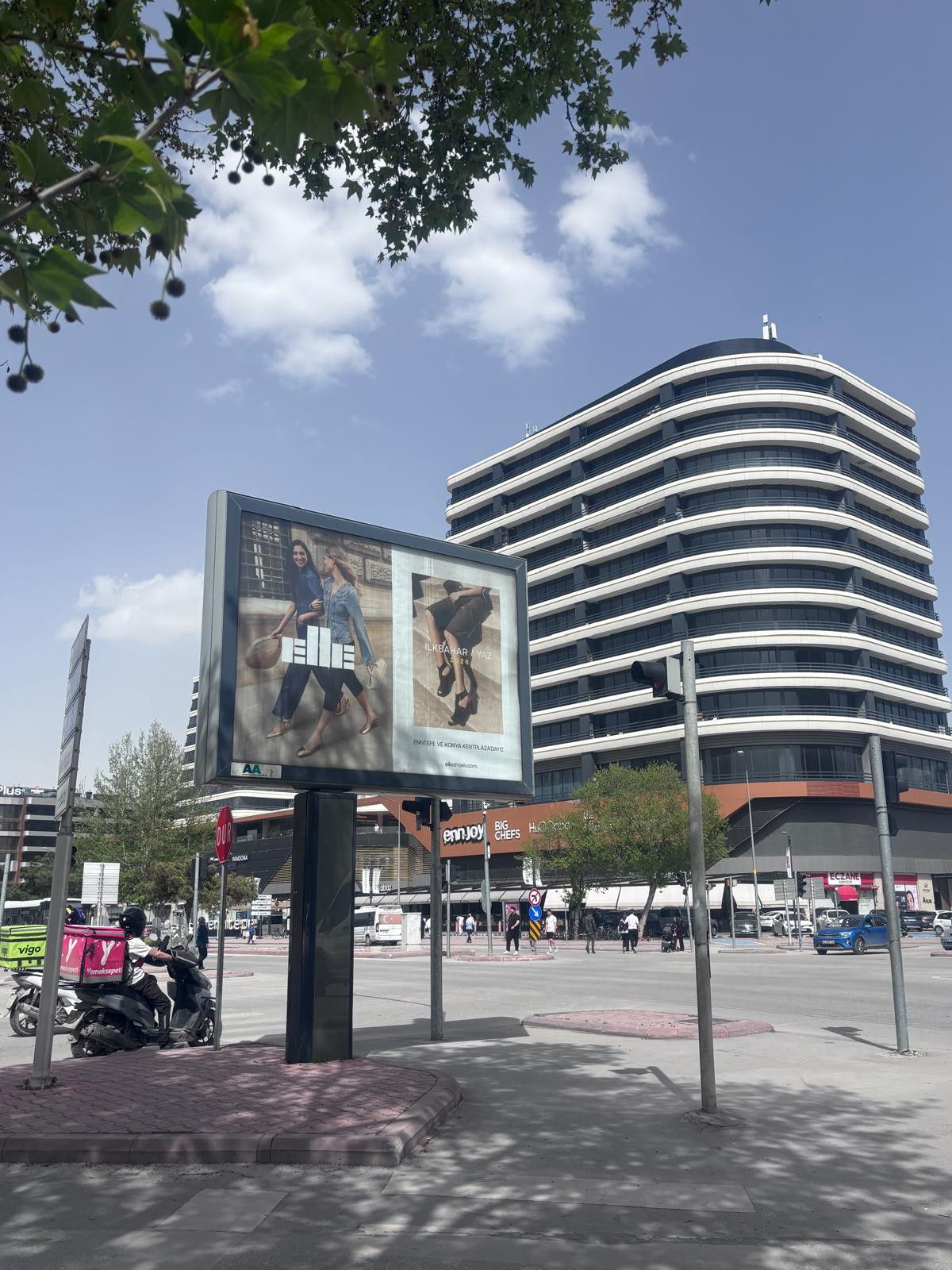Elle Ayakkabı Megalight Açık Hava Reklam Çalışmaları